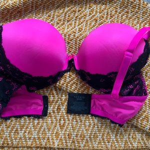 Torrid Push Up Plunge Bra. Size 40DD Pink with black lace details